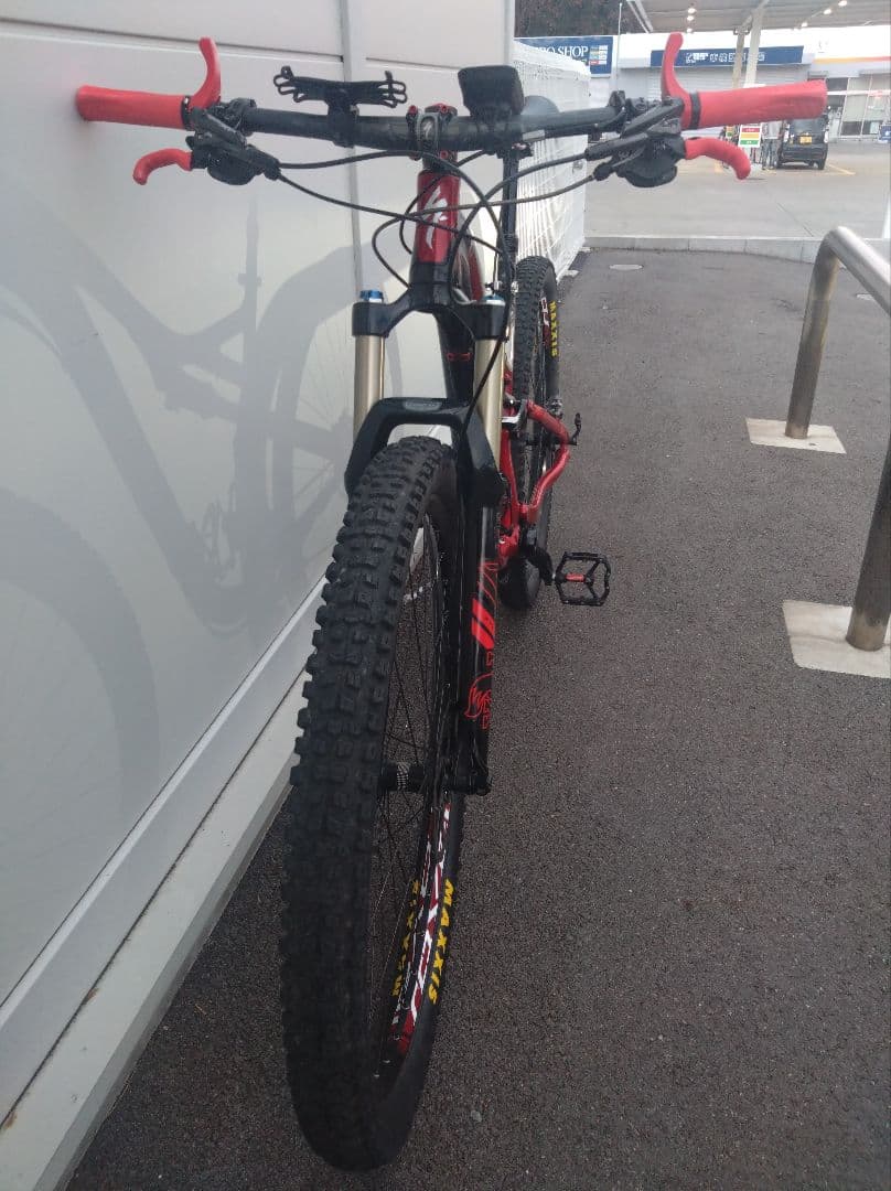 お顔激選車・バイク・自転車 - SPECIALIZED STUMPJUMPER FSA COMP 29er