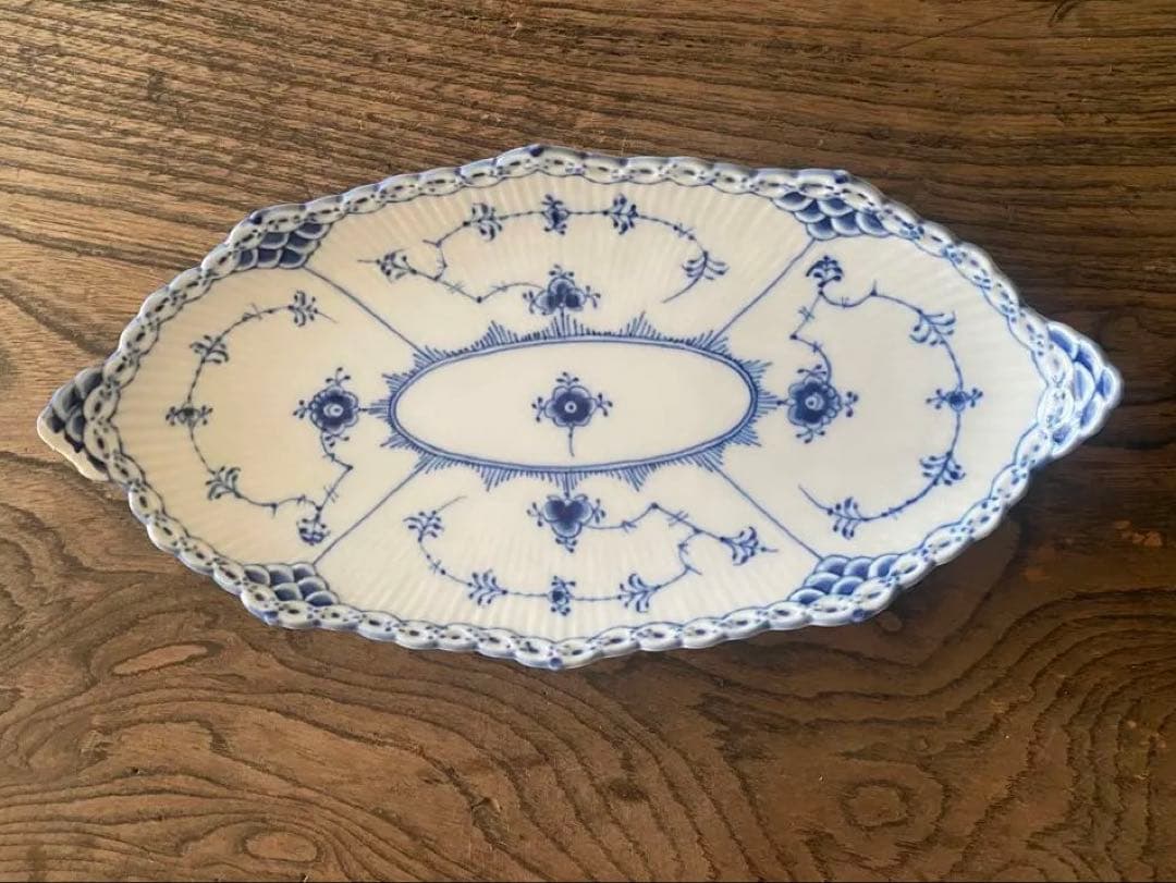 ロイヤルコペンハーゲン ブルーフルーテッド ハーフレース ピックルディッシュ ブルーフルーテッド ハーフレース ピックルディッシュ 24.5cm|ロイヤル