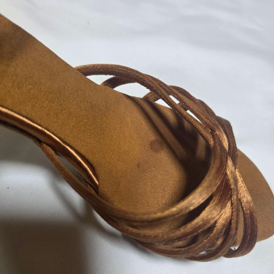 ブロンズ サテン ストラップ サンダル 中ヒール - メルカリ