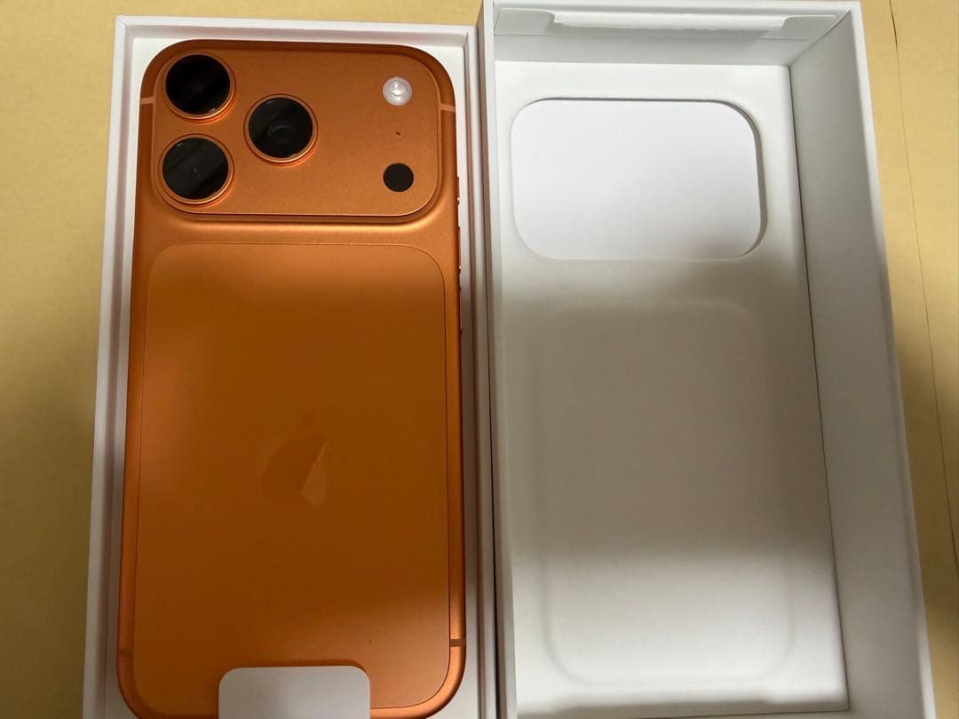 Apple iPhone 17 Pro オレンジ 256GB ほぼ未使用 - メルカリ