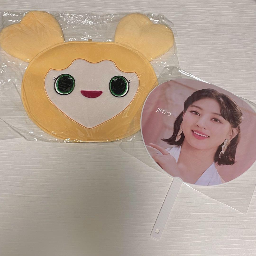 最終値下げ] TWICE ジヒョ JIHYO うちわケース うちわセット - メルカリ