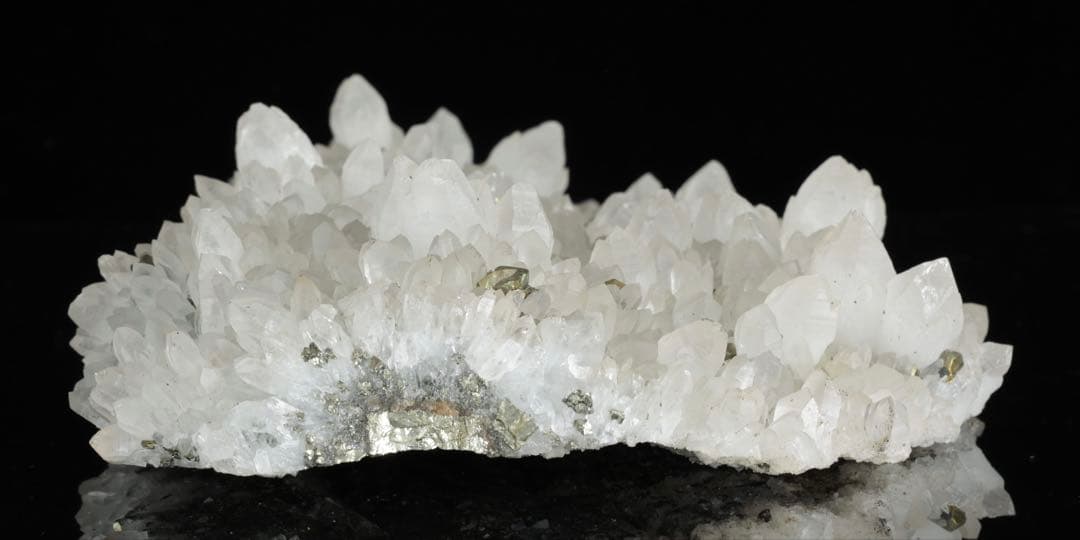 水晶クラスター 黄鉄鉱共生 台座付 2.1kg 天然石 原石 自然石 鉱物標本