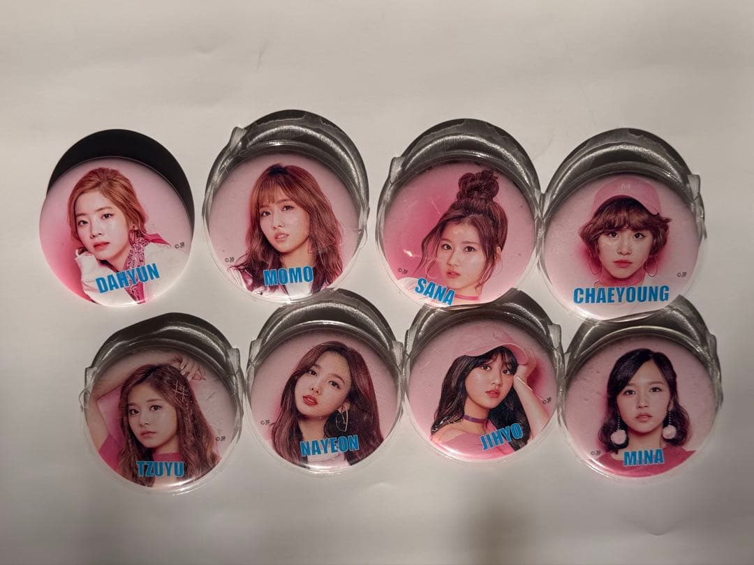twice 缶バッジセット 8個 - メルカリ
