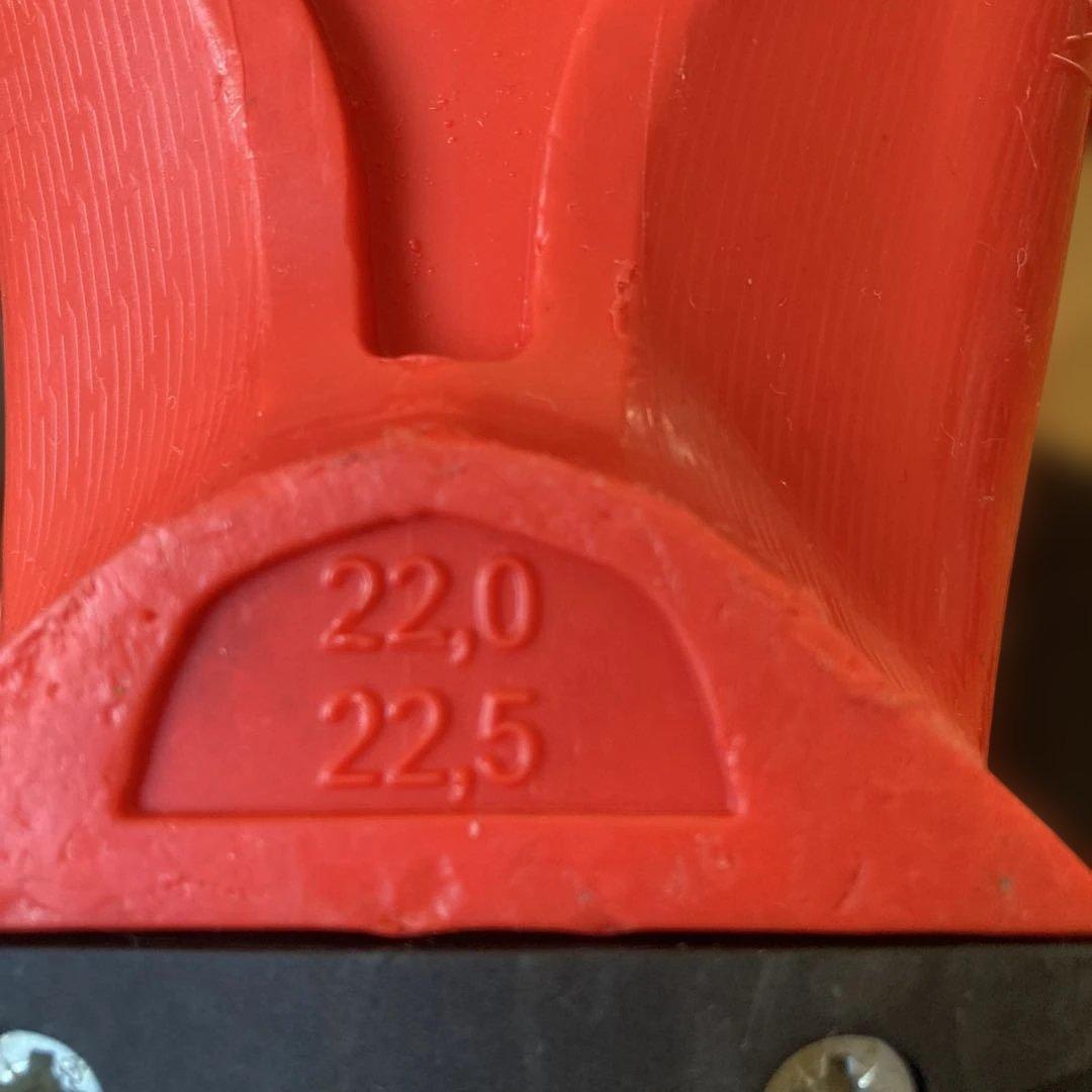 ATOMIC. HAWXスキーブーツ　22~22.5cm