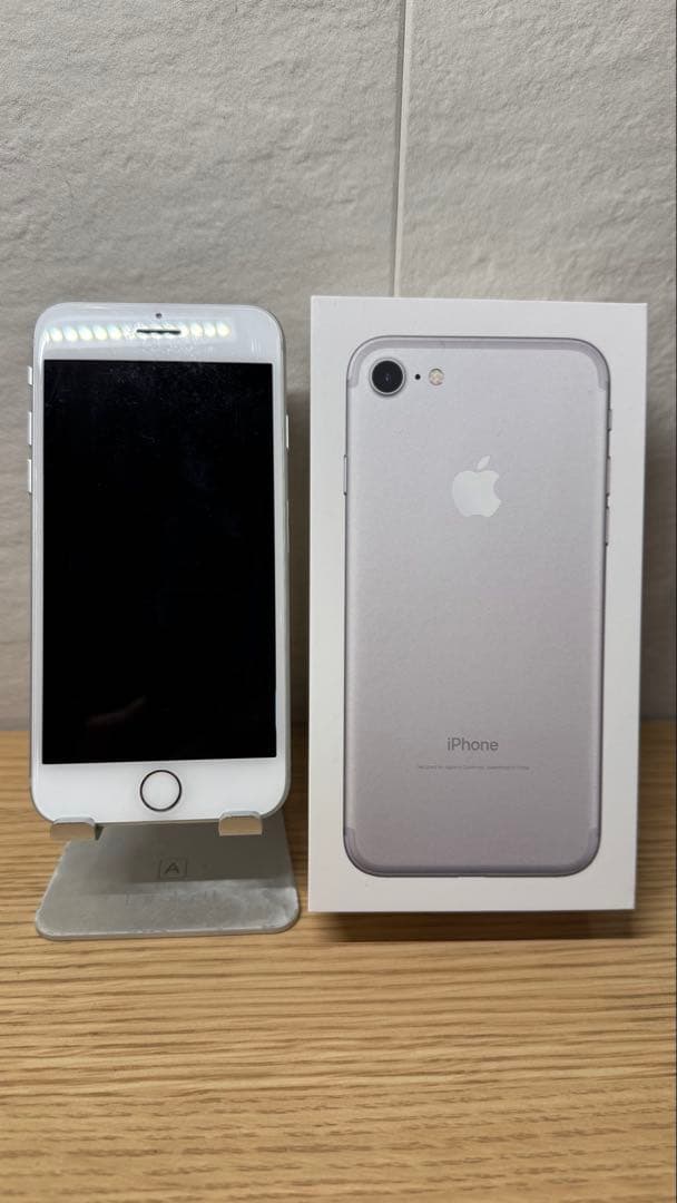 Apple iPhone 7 シルバー 本体 箱付き Apple iPhone 7 シルバー 本体・付属品元箱入り - メルカリ