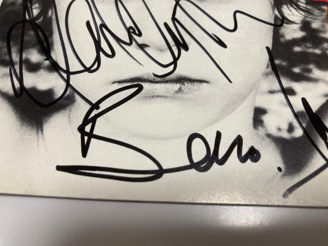 レア u2 直筆サインCD WAR bono edge Larry adam