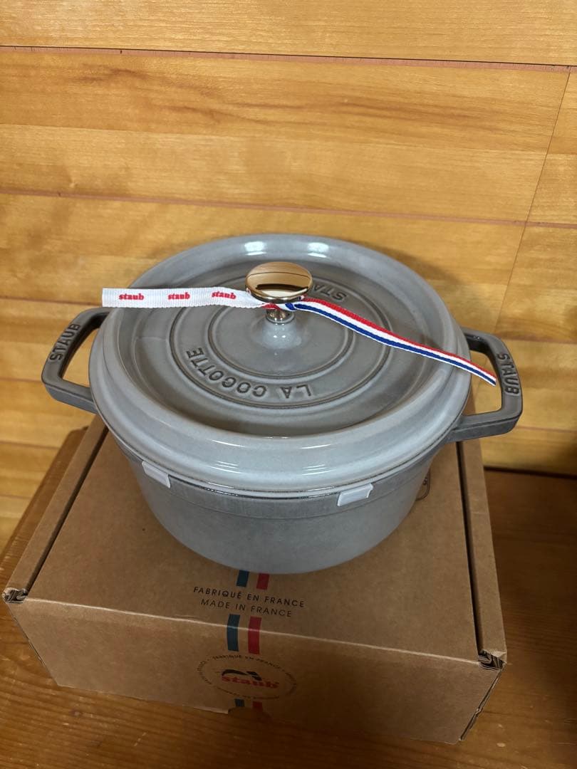 【新品未使用】ストウブ　ピコ・ココット 22 cm, ラウンド, グレー, 鋳鉄 Staub（ストウブ） 鍋 22cm ピコ・ココット ラウンド グレー 生涯保証