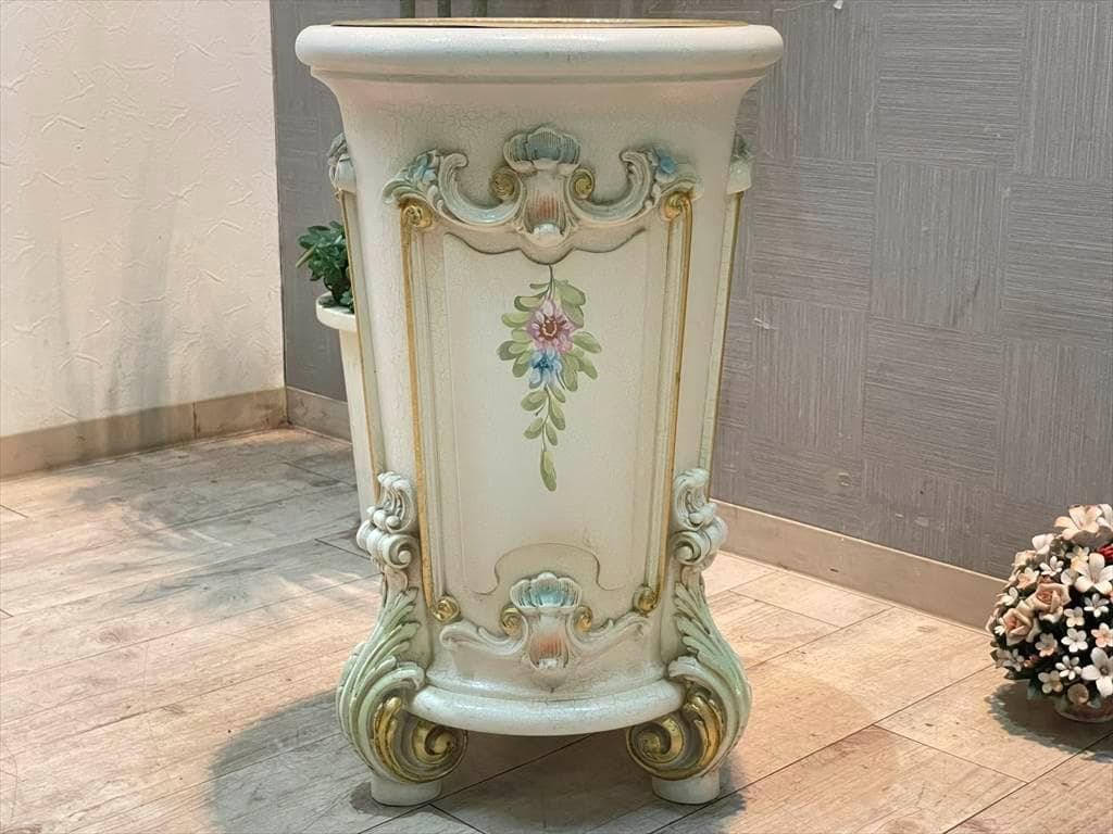 ♪昔の立ち火鉢、傘立て瀬戸、染付花鳥