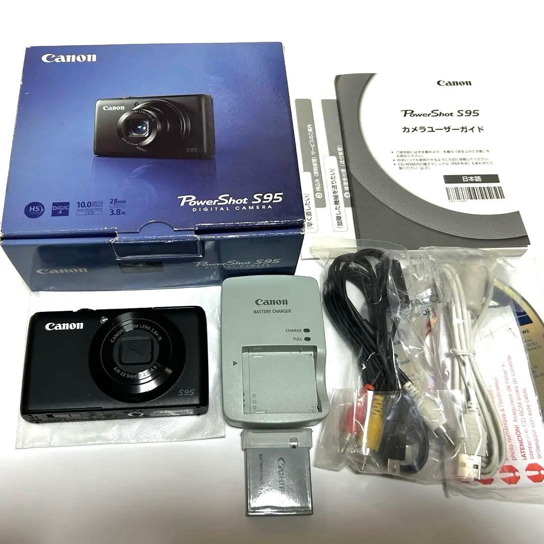 Canon PowerShot S95 本体と付属品 Canon PowerShot S95 – Pocket Power - Photo Thinking Camera Review