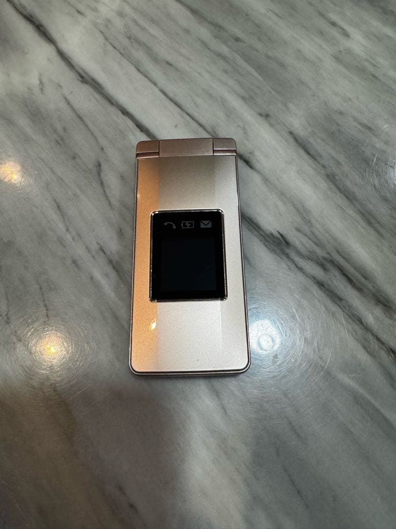 SHARP 807SH ゴールド折りたたみ携帯電話:SIMロック解除済 ムスビー｜新品同様 SIMフリー かんたん携帯10 ゴールド 807SH