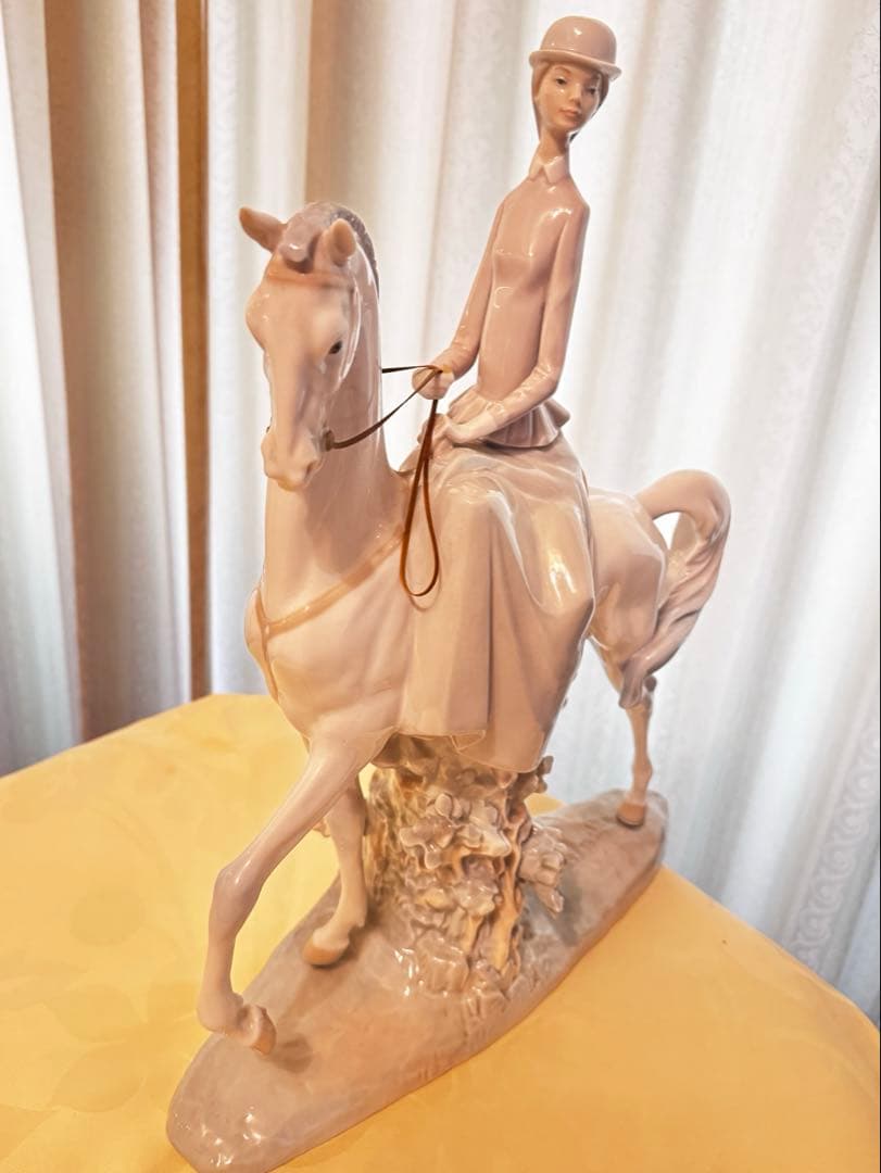 ヨシカネ様専用】LLADRO リヤドロ 馬に乗る女性 陶器 - メルカリ