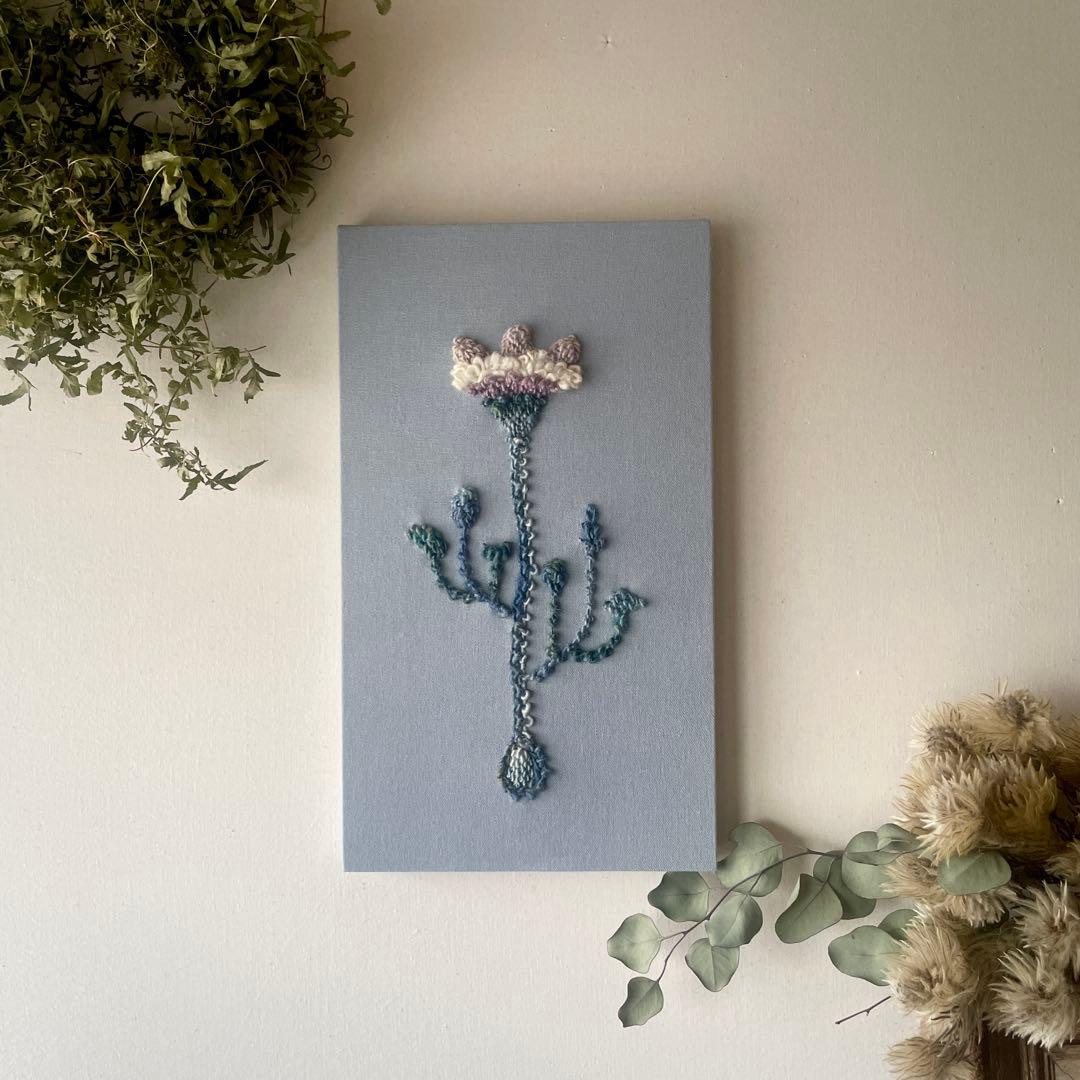 【一点もの】『手紡ぎ糸のお花. h'』手刺繍ファブリックパネル 一点もの】『手紡ぎ糸のお花. c'』手刺繍ファブリックパネル | iichi