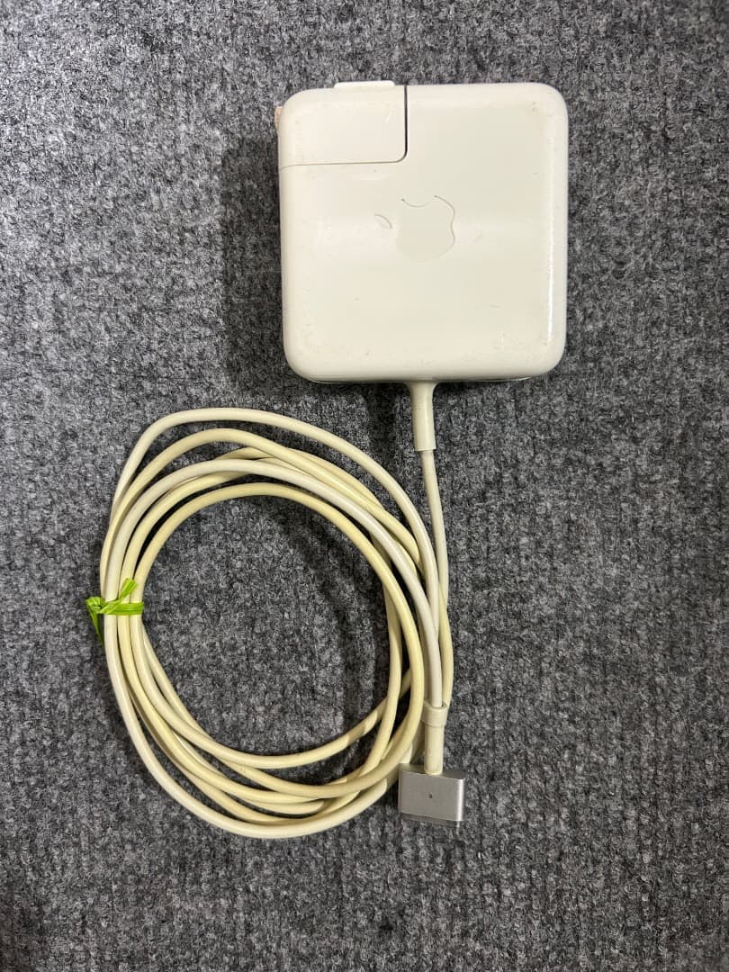 充電回数11回 MacBook Air 2015 i5 1.6Ghz 11インチ