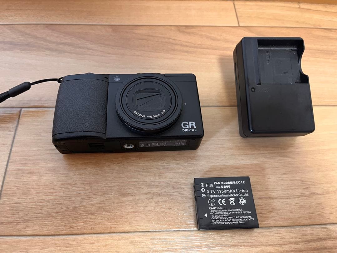 RICOH GR DIGITALⅢ RICOH GR DIGITAL III 10.0MP Digital Camera Black Count: 7580