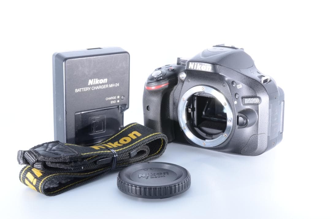 ニコン Nikon D5200 ボディ デジタル一眼レフカメラ 本体 Amazon | Nikon デジタル一眼レフカメラ D5200 ボディー ブラック