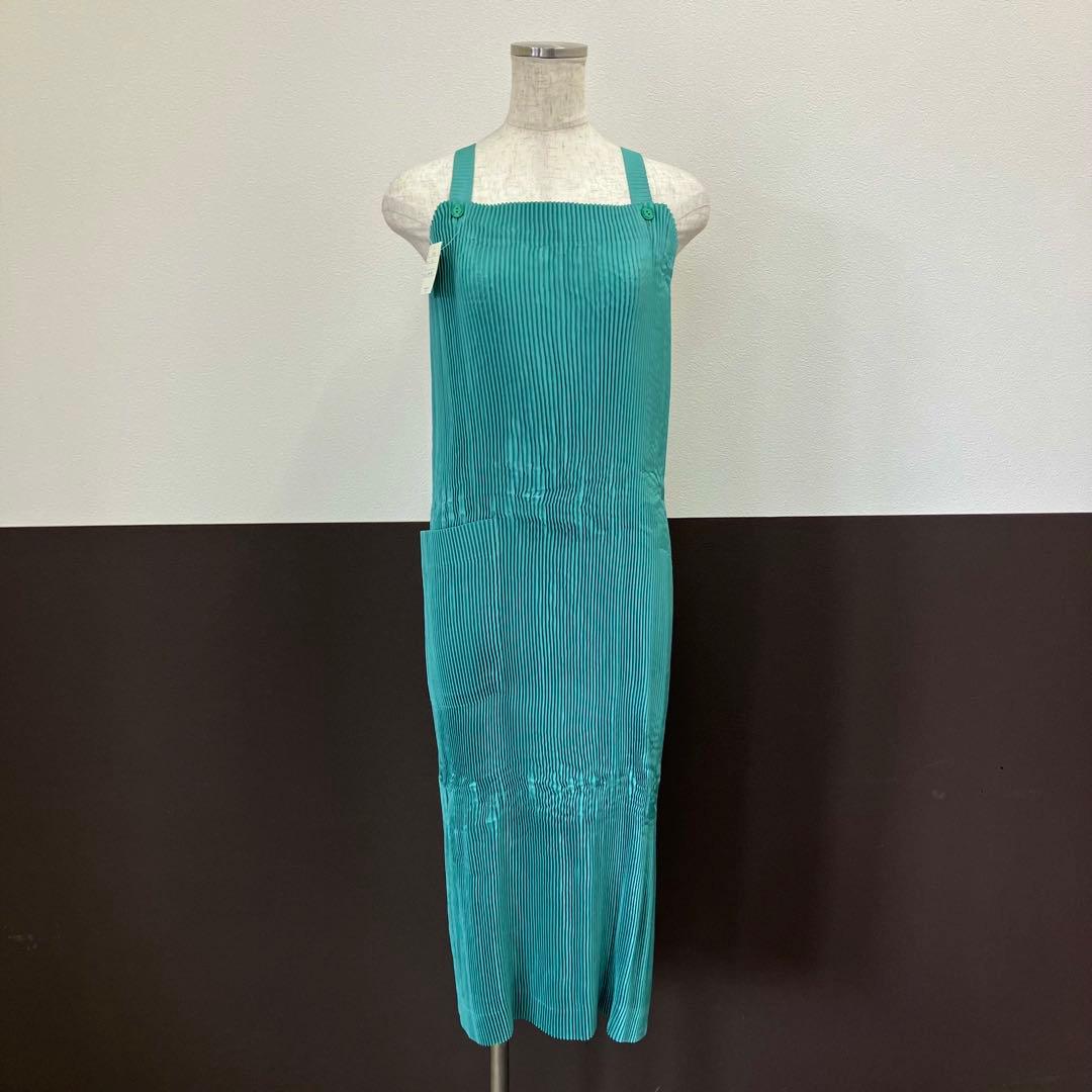 im product イッセイミヤケ　プリーツ　エプロン　グリーン系　日本製 ISSEY MIYAKE（イッセイミヤケ） イッセイミヤケISSEY MIYAKEアイム