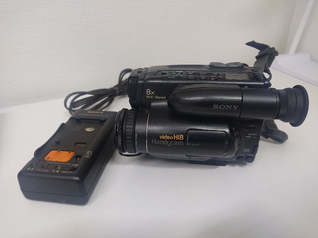 SONY video Hi8 Handycam 本体 充電器付き　ジャンク ジャンク品SONY video Hi8 Handycam ビデオカメラ ハンディカム