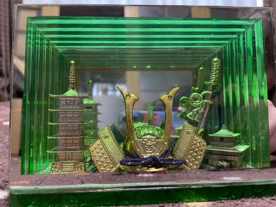 兜 置物 錫 置物 兜 -SAMURAI- 黒漆加工 台付 [No.512A-1]｜薩摩錫器工芸館