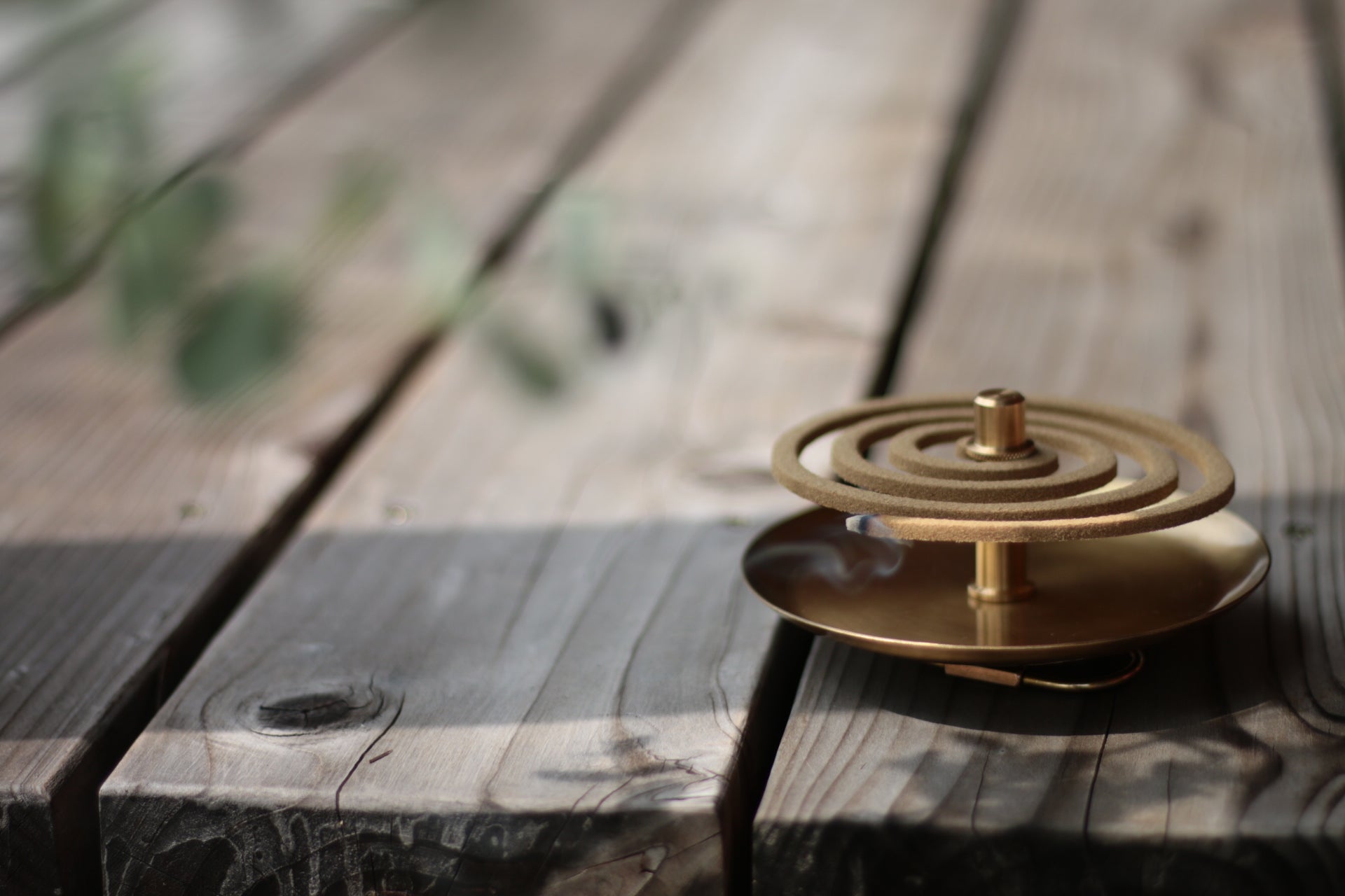 野外やお家で、蚊取り線香立てにもランプシェードにもなる真鍮の